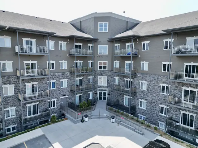 Creekside Suites from the courtyard